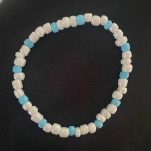 Armband  - Skriv till mig och beställ just din storlek!  Det är bara att du möter runt armen!  Önskemål om andra färger? Det löser vi!