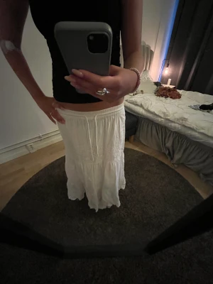 Kjol  - Supersnygg långkjol!! Säljer då den aldrig kommit till användning!❤️🙏🏽