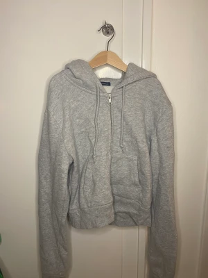 Brandy Melville zip up - En jätte fin zip up tröja från Brandy Melville. I Bra skick🤍