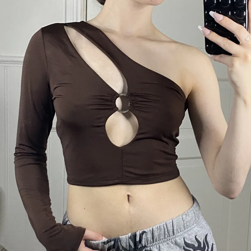 Skitsnygg topp i storlek s från dollskill. Säljer för 120 kr plus frakt 💖. Toppar.