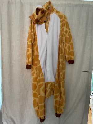 Giraff onepiece - Giraff kigurumi, onesie, fleece, regular One size  Säljer för 350kr Finns på stora Essingen 