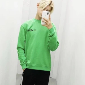 Axel arigato sweatshirt - Detta är en Axel arigato sweatshirt som jag har köpt av Theoz i 2020. Det finns inga defekter och den är som ny. Nypris är ungefär 2000kr. Skriv gärna om du har några frågor mm☺️