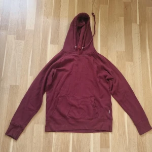 vinröd hoodie - Vinröd hoodie, storlek L