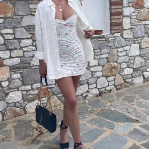 Ärmlös klänning  - Armlös klänning från ASOS LUXE i storlek 36 som endast är använd en gång.  