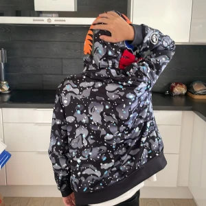 Bape  - Behöver pengar och gillar inte den så mycket 