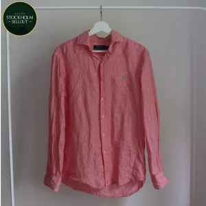 Linneskjorta Ralph Lauren - Snygg linneskjorta från ralph lauren i fint skick utan defekter eller liknande! Skjortan är 100% linne. Hör av er vid frågor! 