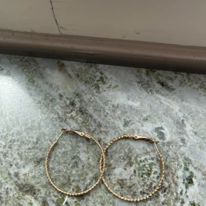 Örhängen  - Örhängen säljes. 