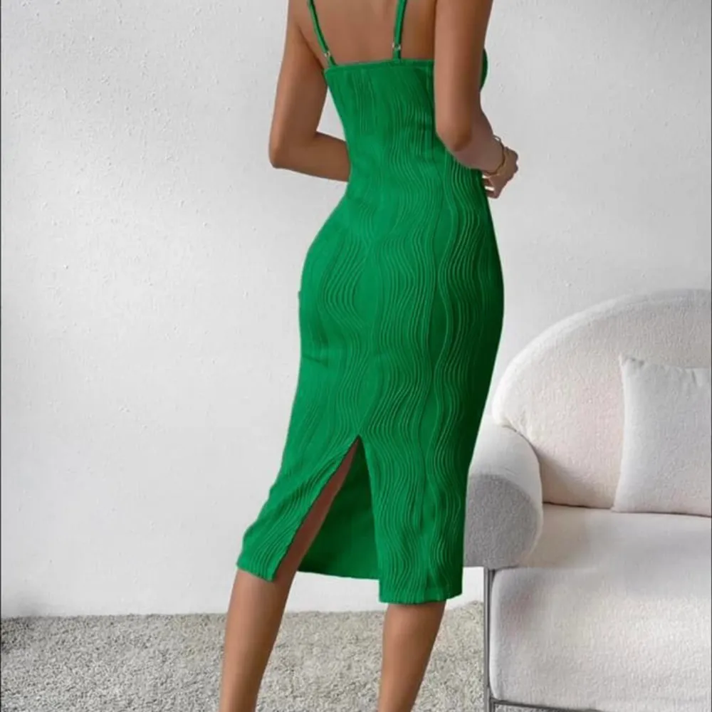 Ny grön klänning strl 36 i stretch . Klänningar.