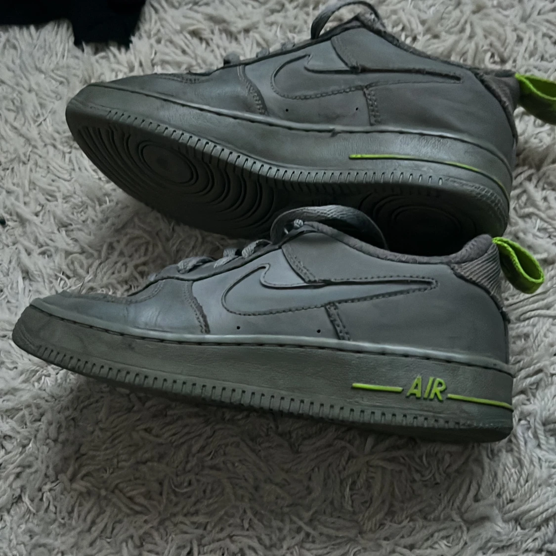 Airforses haft i ett halv år är pitte lite sönder men är fett snygga och sköna 