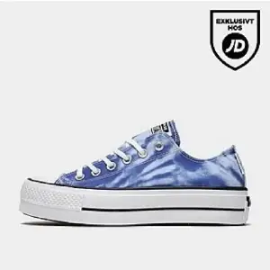 Jättefina converse i blå tie dye, använd fåtal gånger! Från JD. Köpare står för frakt! Buda privat 🥳