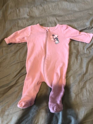 Pyjamas  - Fin mjuk lila rosa pyjamas 