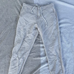 Linnebyxor  - Ett par så fina herr linne byxor men lite kortare och mindre i storleken. Använt en till två gånger.