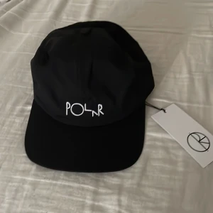 Polar skate co keps - Polar skate co keps, aldrig använd lappen är kvar säljer den för jag inte han skicka tillbaka ny pris 499kr