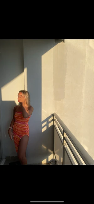 Klänning - Säljer denna klänning från Shein, använd några gånger men är i bra skick🌼