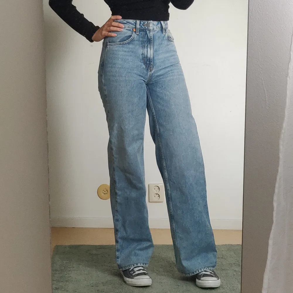 Säljer nu mina älskade jeans från Carlings. Ljusa och somriga och passar till allt. Uppsydda i benen av skräddare!  Alltid PAKETPRIS så glöm inte att kolla in profilen :). Jeans & Byxor.