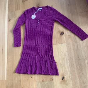 Odd Molly klänning  - En odd Molly klänning med färg Blackberry bliss. Super fin och skön helt o använd och säljs för 950 kr  (Ordinarie priset är 1 895 kr) 