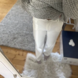 Kostymbyxor  - Fina vita kostymbyxor från Bohoo, använts en gång