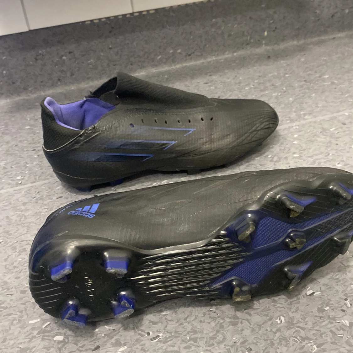 Adidas fotbollsskor  - 90