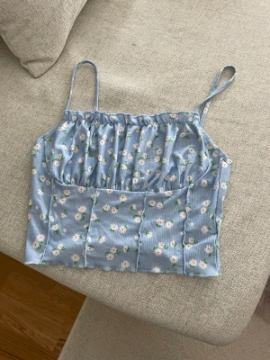 Sätt blommigt linme - Sött blommigt linne från shein, aldrig använt då den är för liten för min bröst, stl M/38