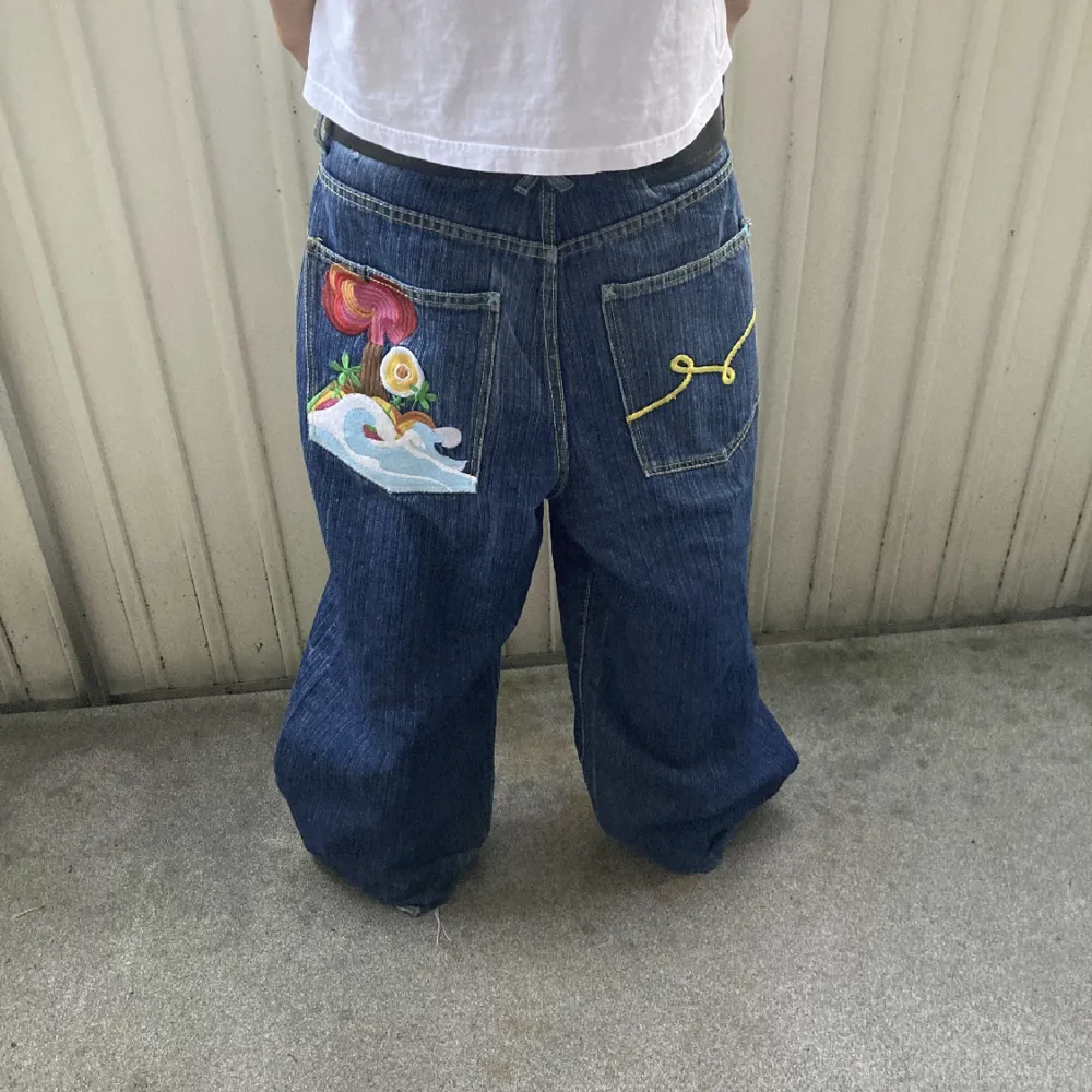 Riktigt feta baggy jeans från LNG me cool design på baksidan. Jeans & Byxor.