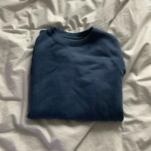 Blå sweatshirt  - Aldrig använt 