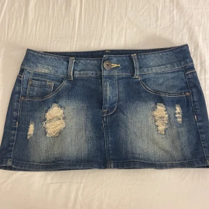Mini denim kjol - Mini denim kjol i bra skick