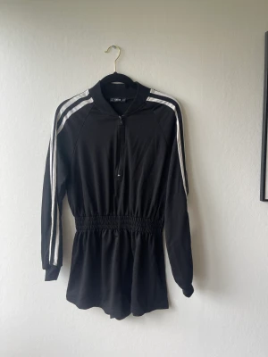 Byxdress - Byxdress i bra skick i storlek M