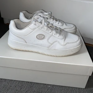Champion sneakers , strl 41 - Använda 1-4 gånger super fint och helt skick 