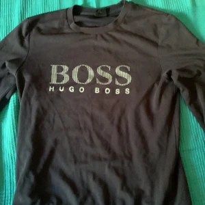 Hugo boss tröja  - En hugo boss tröja 2 månader gammal 