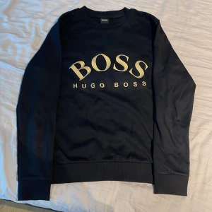 Hugo Boss sweatshirt - Storlek S. Använd fåtal gånger så den är i bra skick. 