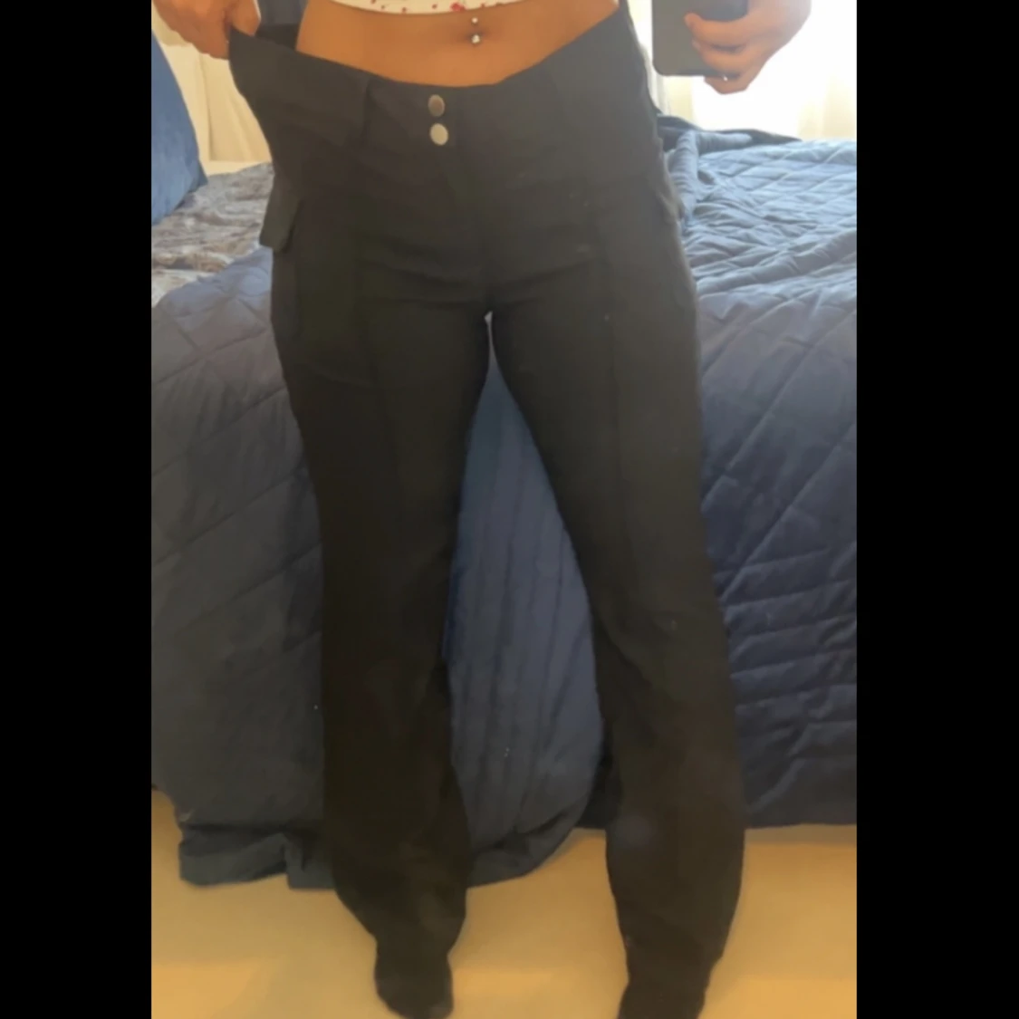 Oanvända svarta byxor. - 90