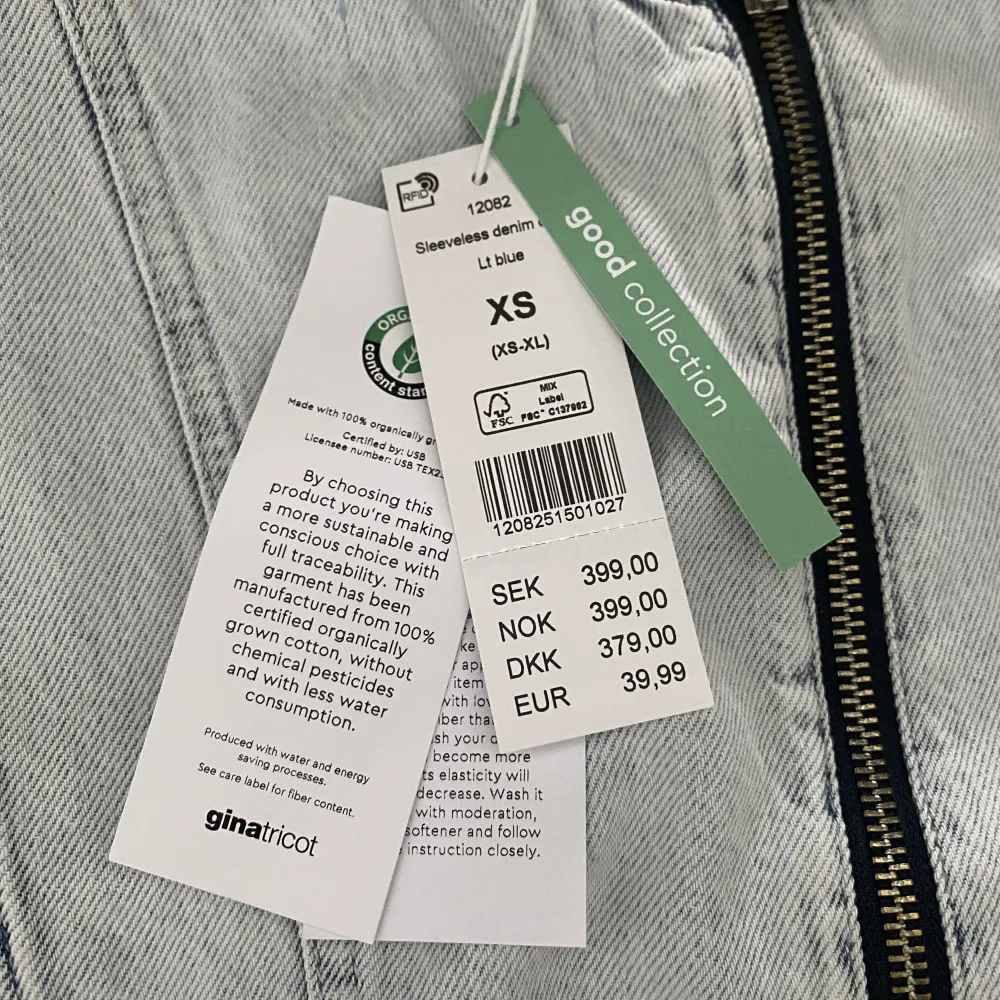 Helt oanvänd jeansklänning från Gina tricot med lappen kvar🌸 Nypris: 399. Klänningar.