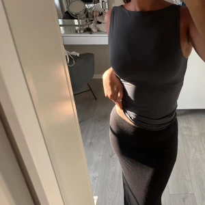 Grå linne - Super snyggt linne från zara använt 1 gång. Köparen står för frakten 