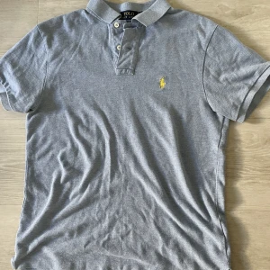 Ralph Lauren pike - Riktigt fin färg som passar bra till sommaren! Aldrig använd då det är fel storlek