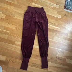 Mysis byxor från house of lola - Mina gamla byxor som har använts till fredagsmys!