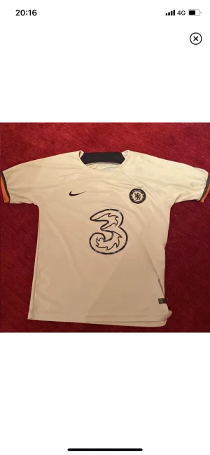 Sterling tröja - Bortatröja 22/23. Den är använd 1 gång och inget är förstört. Den är L men passar även på M. Skick 10/10. Pris kan diskuteras