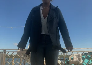 Bikerjacka - Den perfekta bikerjackan från Only!🖤 köptes för ca 3 år sedan och har dessvärre inte kommit till sätter användning då den är något lång i ärmarna på mig.