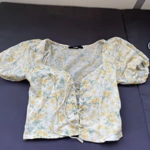 Topp - Topp i storlek xs 🦋 hör av er vid minsta intresse eller funderingar 💓