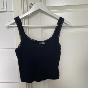 Svart linne - Gulligt linne från H&M. Storlek XS. 