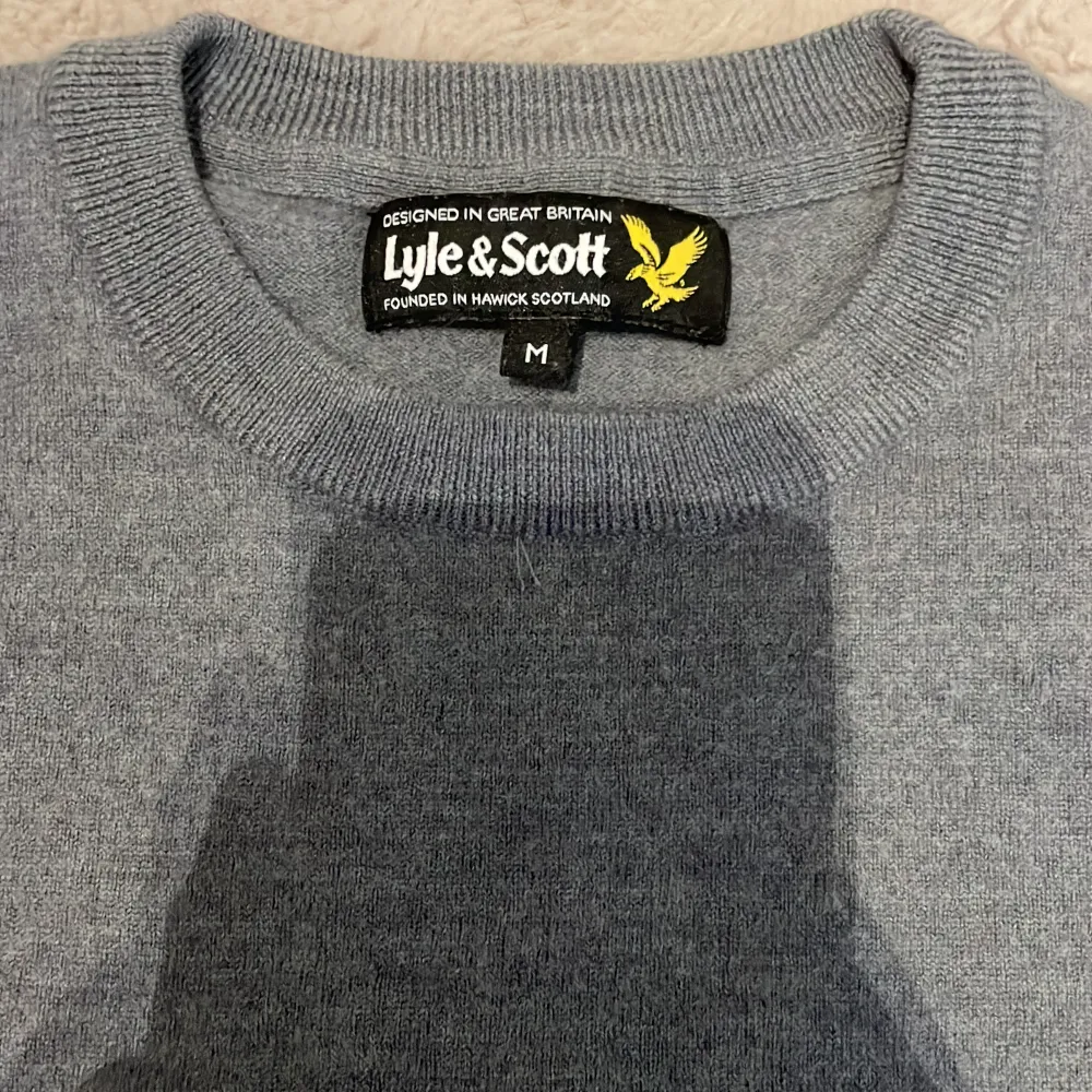 Fin stickad tröja från Lyle & Scott, jätte bra skick!. Tröjor & Koftor.
