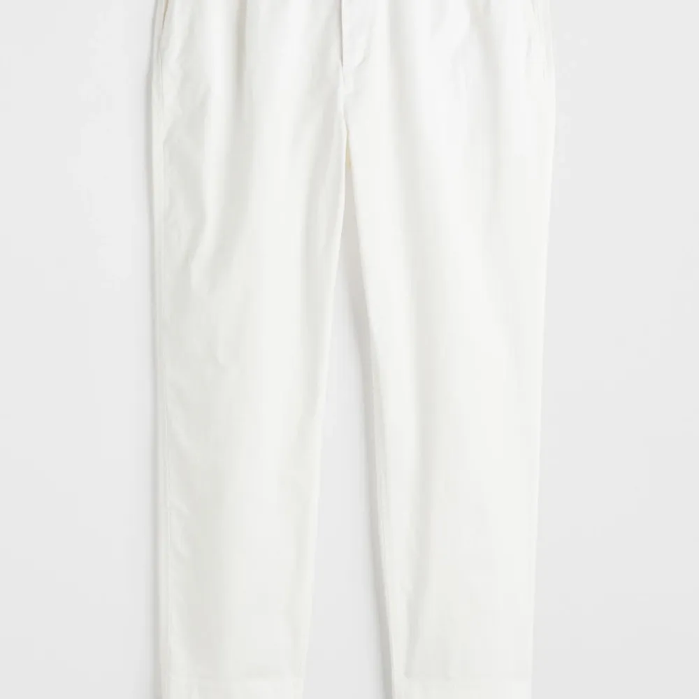 Jag säljer min vita byxor.  Dem är nästan helt nya, har använts cirka två gånger. I Storlek S.. Jeans & Byxor.