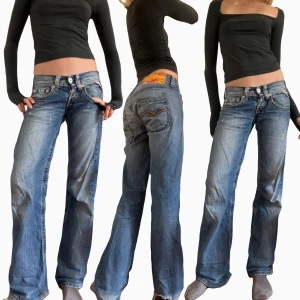 Replay Jeans - Så najs lågmidjade, straightleg jeans från Replay! 😍Bra skick utöver att dom är slitna på botten! 🐰 För referens är jag 170cm, bara att skriva om man har fler frågor! 🎀🌸