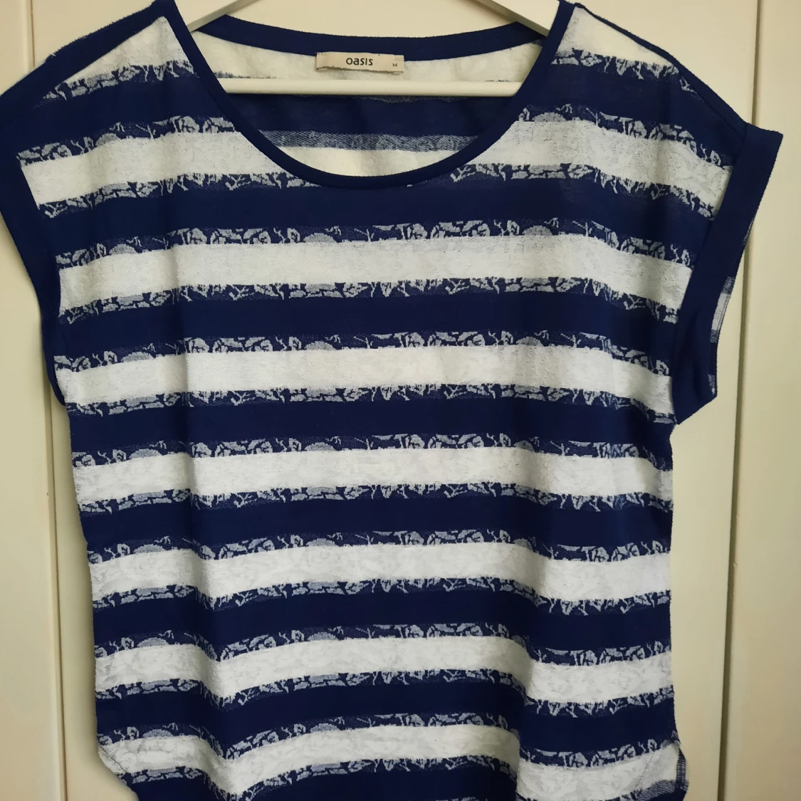 Blå-vit maritim oasis T-Shirt