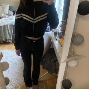 Kofta - Säljer en kofta i strl xs. Väldigt fint skick🤍