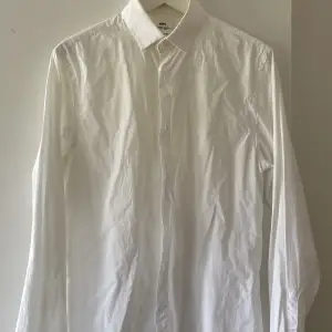 En hope skjorta i bra skick. (Pappa rensar garderoben). Köparen står för frakt och pris kan diskuteras💕nypris 900kr 