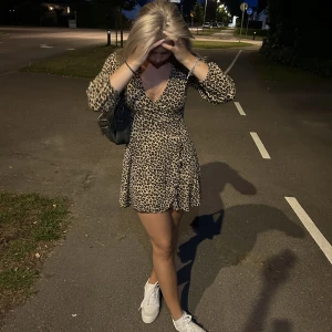 Leopardklänning🐆 - Säljer nu min fina leopardklänning i ett mjukt material🐆Köparen står för frakten❣️