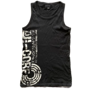 Linne med print - Så chill linne med snyggt tryck! Tråden är lite sönder på baksidan längst ner ( se bild 3 )