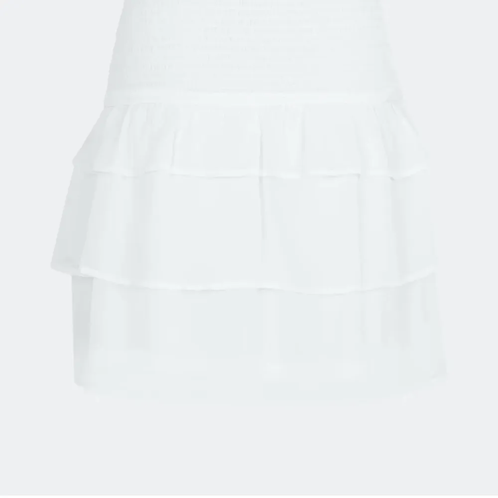 Säljer min FAVORIT kjol från bikbok som jag dööör för!! Säljer då jag köpte en ny i bättre storlek. Den är slutsåld på hemsidan och i butik!❤️ (Köpte den i somras och den är i hur fint skick som helst!) . Kjolar.