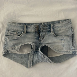 Jeansshorts - Supersnygga Lågmidjade jeansshorts! 