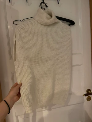 Stickad väst med turtleneck - Stickad tröja med hög krage , sitter som en s/xs 